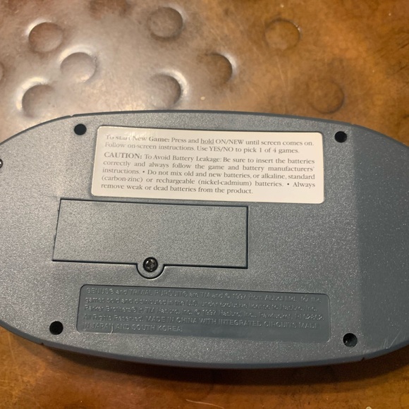 Tested & Works......Trivial Pursuit Electronic Hand-Held Game: The Best of Genus - Picture 6 of 8